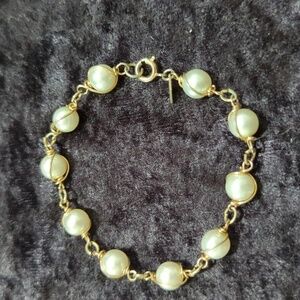 Sarah Coventry Vintage 1966 Simulated Pearl Bracelet Gold Tone Wrapped Pearls